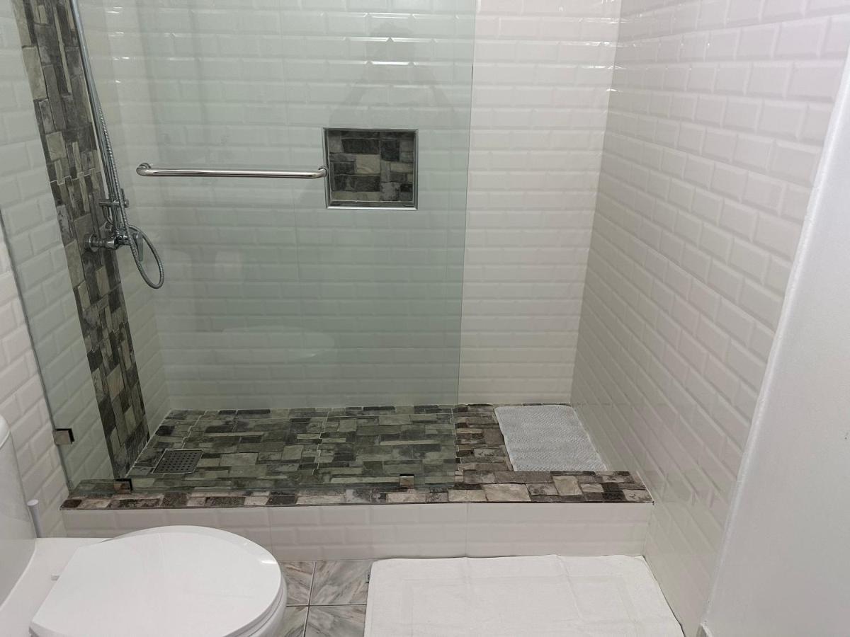 Remarkable 1-Bed Apartment In Бухта Монтего Экстерьер фото